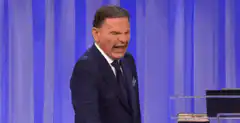 Kenneth Copeland Preaching and Pointing