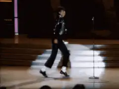 Michael Jackson moonwalk dance