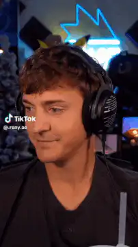 xQc makes a funny face