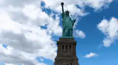 Puppels taking a selfie at the Statue of Liberty