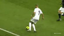 Ronaldo nutmegs defender