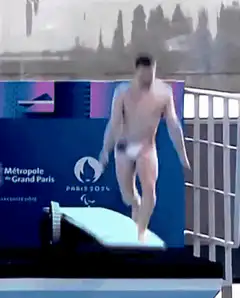 Diver fails backflip on springboard