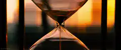 hourglass sand falling