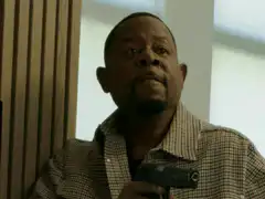 Martin Lawrence holding a gun