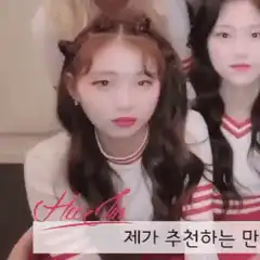 HeeJin smiling with Korean text overlay