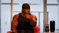 Kali Muscle flexing muscles