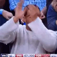 Drake clapping at basketball game