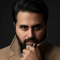 Man with beard and rings