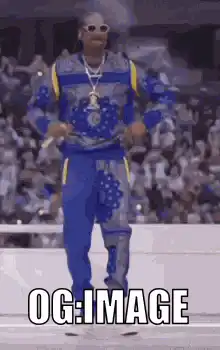 Snoop Dogg dancing on stage