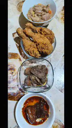 four bowls of meat dishes