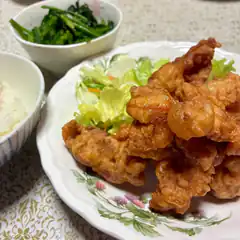 Fried chicken with rice and greens