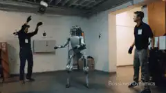 Boston Dynamics Atlas robot catches box
