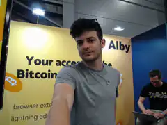 Man posing at Alby Bitcoin booth