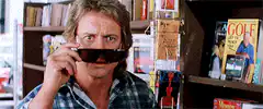 Dennis Quaid puts on sunglasses