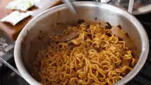 Cooking instant noodles in a pot