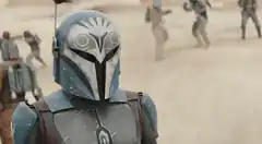 Mandalorian in desert battle