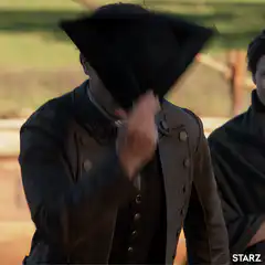 Jamie Fraser removes his hat