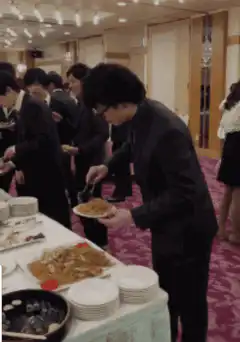Man steals food from buffet