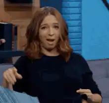 Maya Rudolph makes a heart with her hands