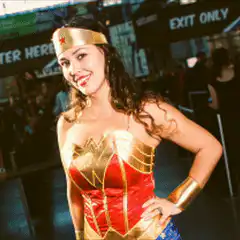 Wonder Woman cosplayer shoots laser beams from eyes