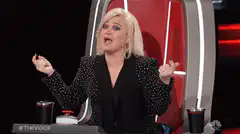 Kelly Clarkson thumbs up on The Voice