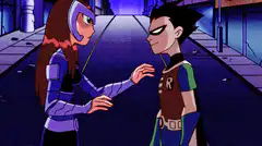 Starfire and Robin kiss in an alley
