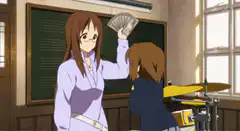 Tsumugi offers money to Yui